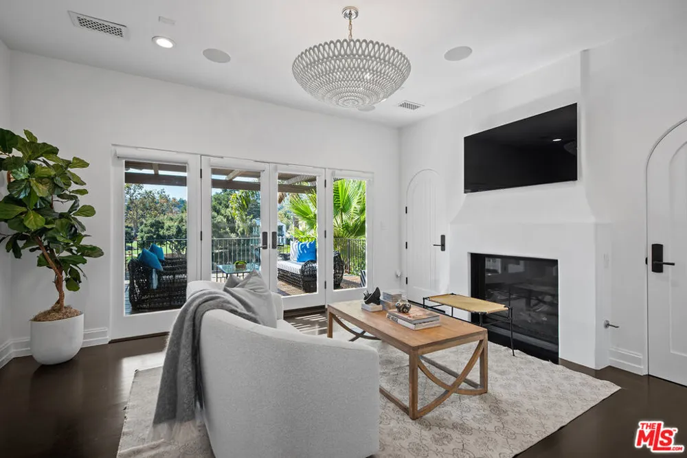 9928 Toluca Lake Avenue Toluca Lake, CA 91602