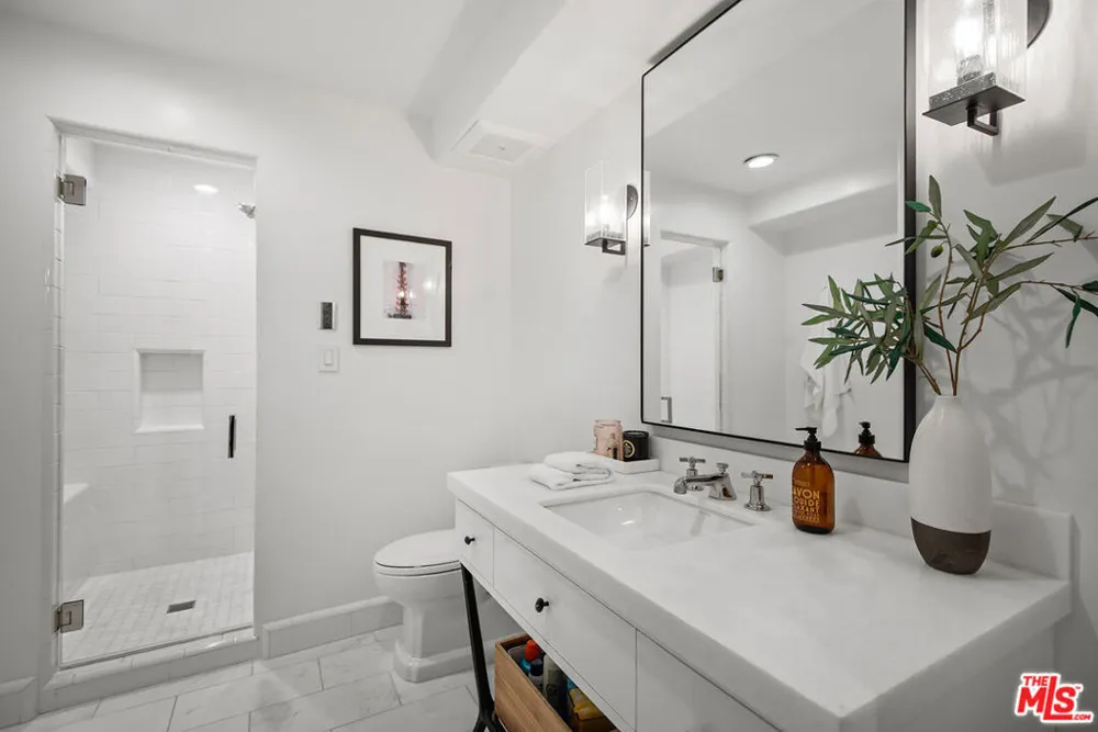 9928 Toluca Lake Avenue Toluca Lake, CA 91602