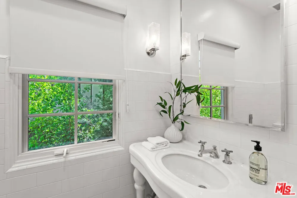 9928 Toluca Lake Avenue Toluca Lake, CA 91602