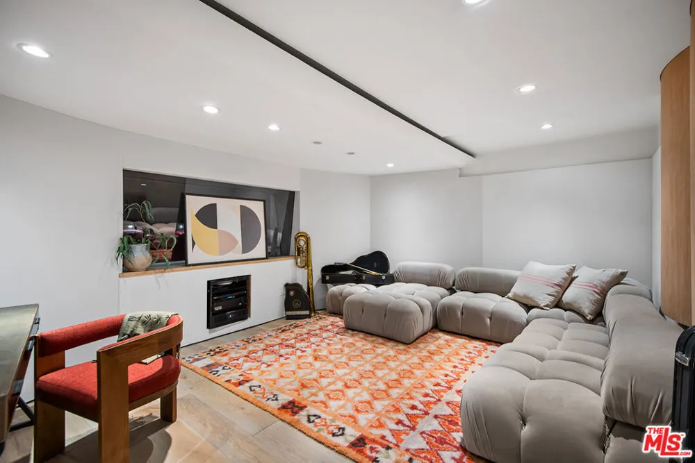 9928 Toluca Lake Avenue Toluca Lake, CA 91602