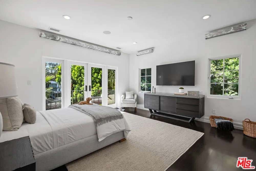 9928 Toluca Lake Avenue Toluca Lake, CA 91602