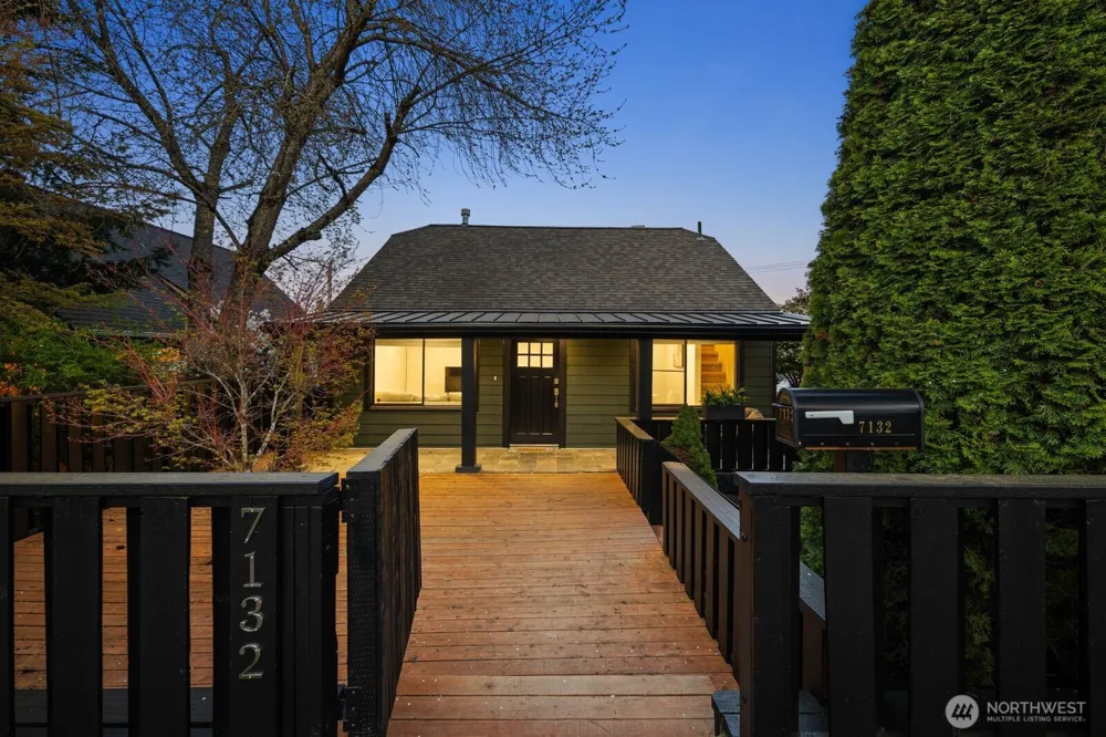 7132 34th Avenue SW Seattle, WA 98126