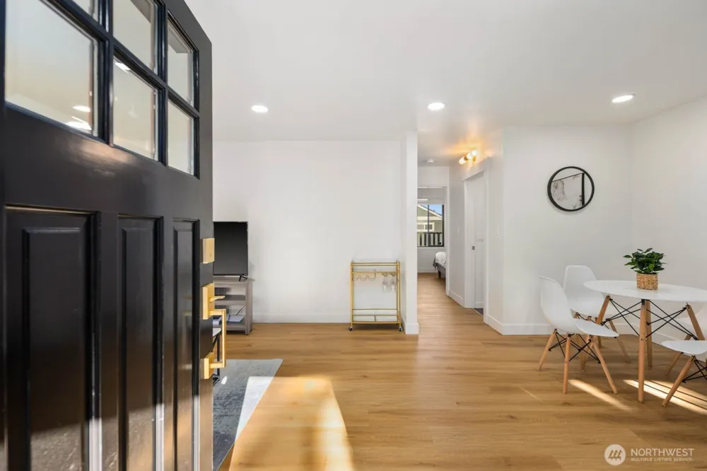 7132 34th Avenue SW Seattle, WA 98126