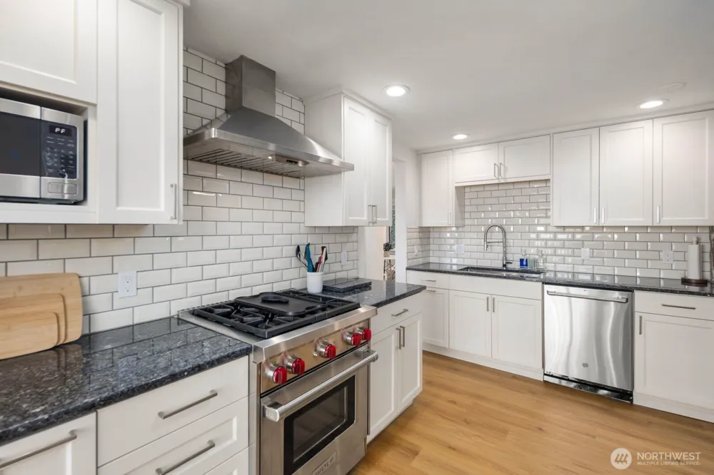 7132 34th Avenue SW Seattle, WA 98126