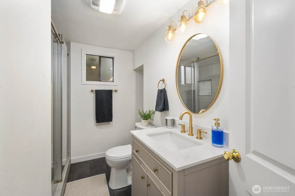 7132 34th Avenue SW Seattle, WA 98126