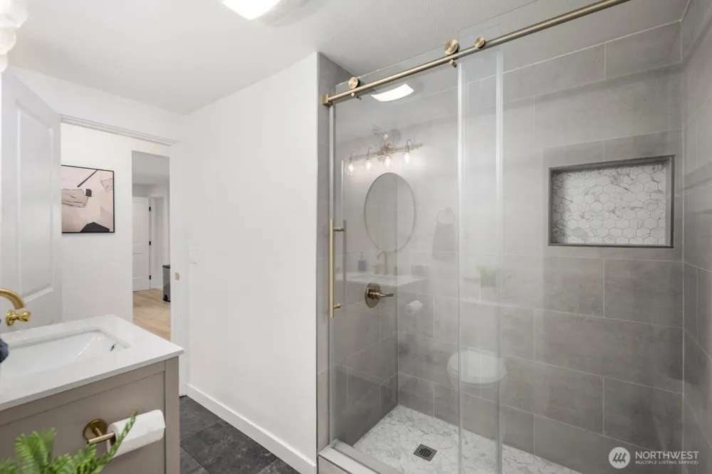7132 34th Avenue SW Seattle, WA 98126