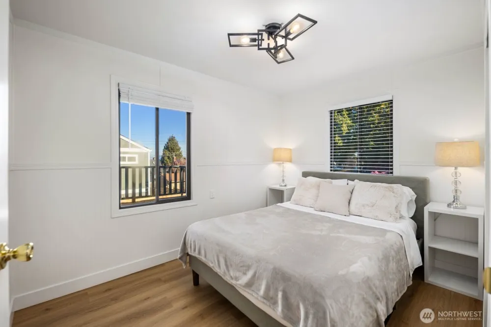 7132 34th Avenue SW Seattle, WA 98126