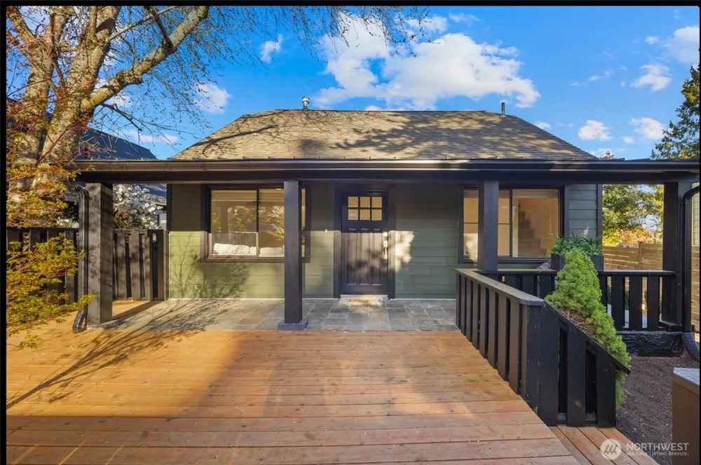 7132 34th Avenue SW Seattle, WA 98126