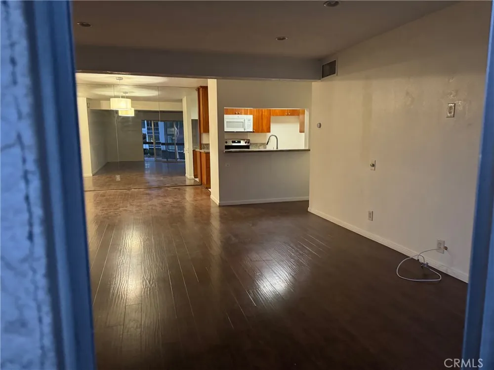 5460 White Oak Encino, CA 91316