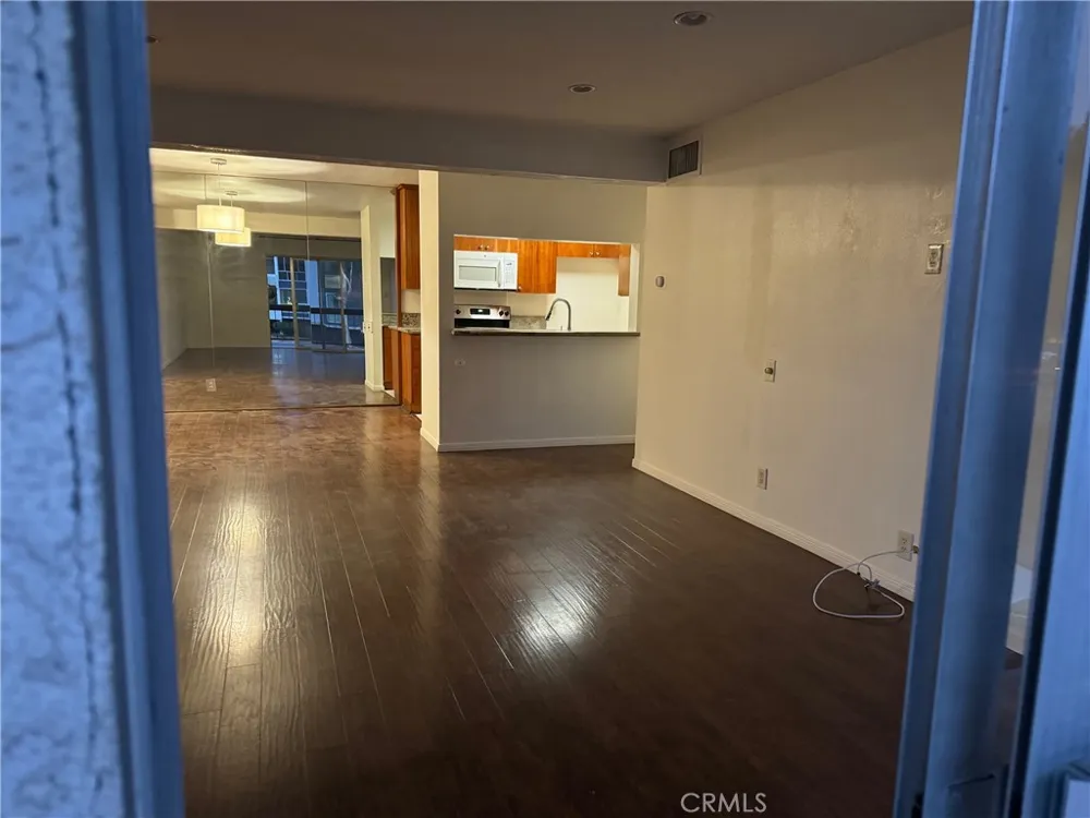5460 White Oak Encino, CA 91316