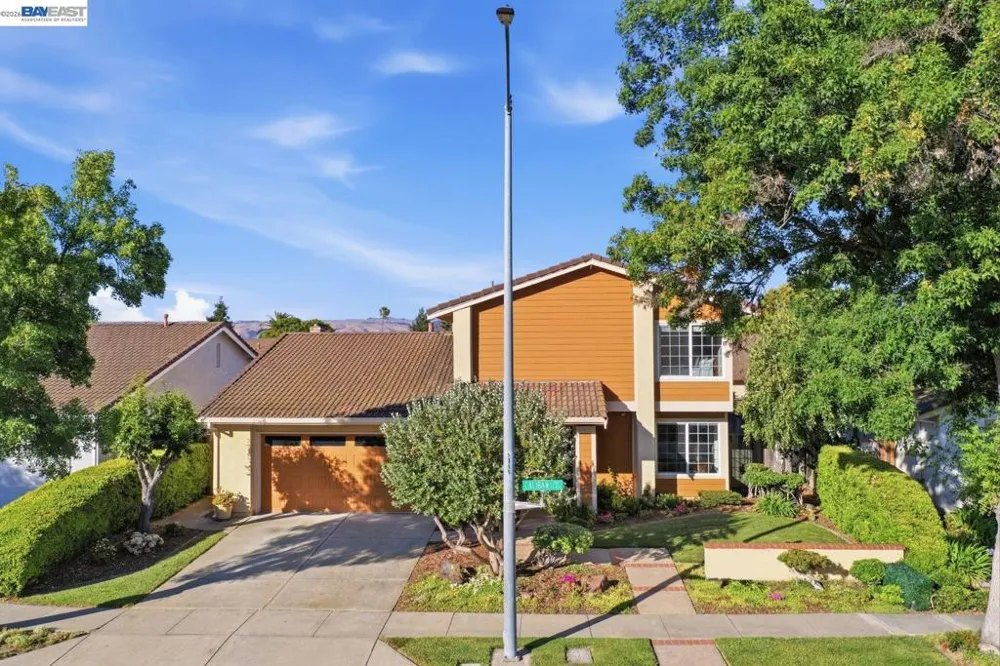 33455 Caliban Dr Fremont, CA 94555