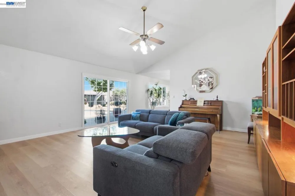 33455 Caliban Dr Fremont, CA 94555