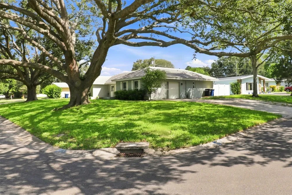 1511 S HILLCREST AVENUE Clearwater, FL 33756