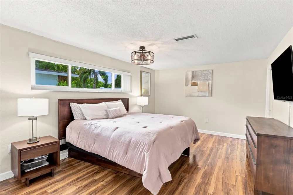 1511 S HILLCREST AVENUE Clearwater, FL 33756