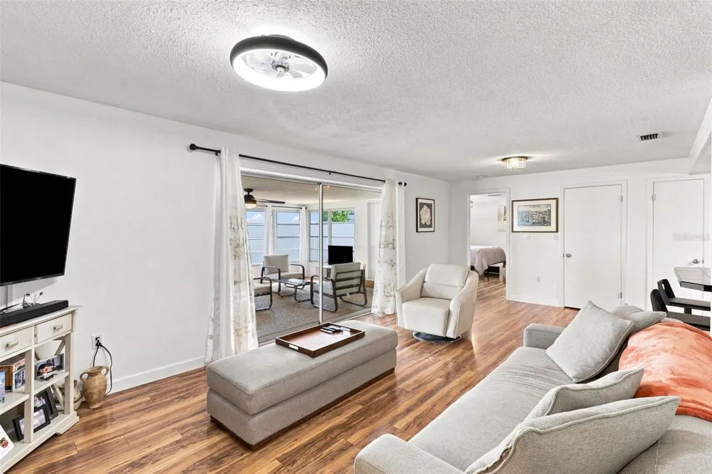 1511 S HILLCREST AVENUE Clearwater, FL 33756