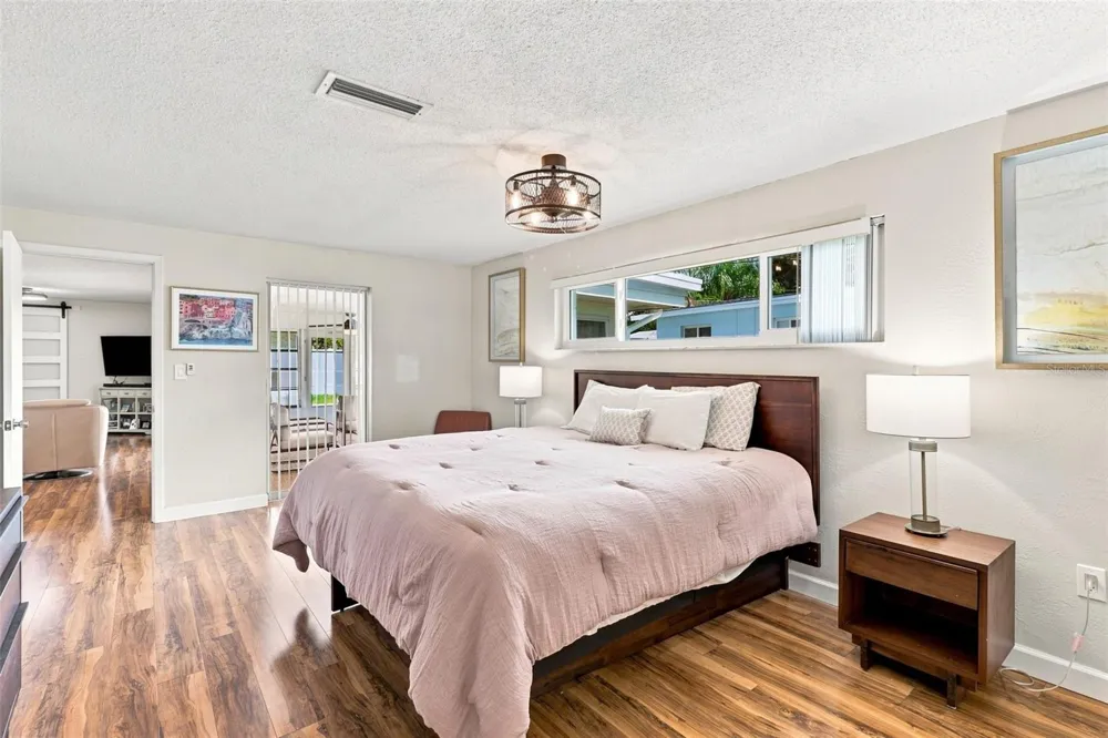 1511 S HILLCREST AVENUE Clearwater, FL 33756
