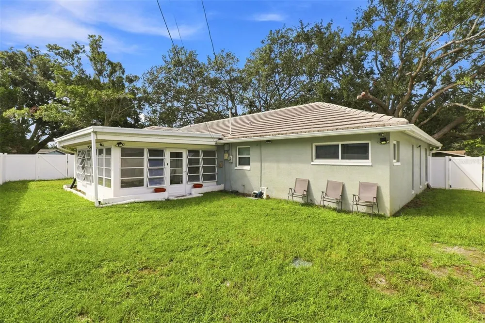 1511 S HILLCREST AVENUE Clearwater, FL 33756