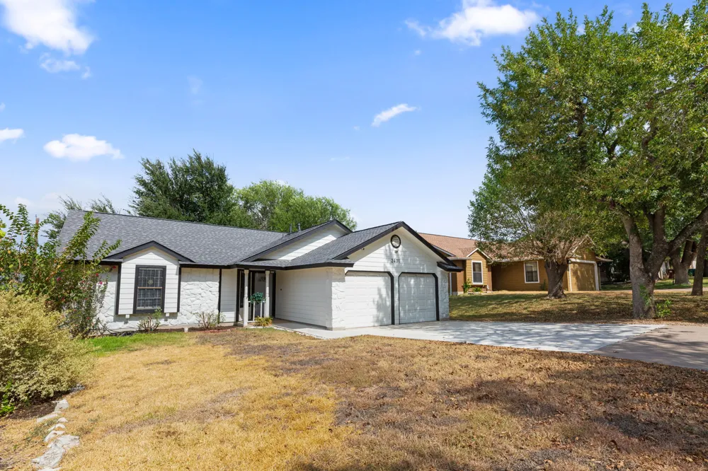 2401 Lasso Drive Round Rock, TX 78681
