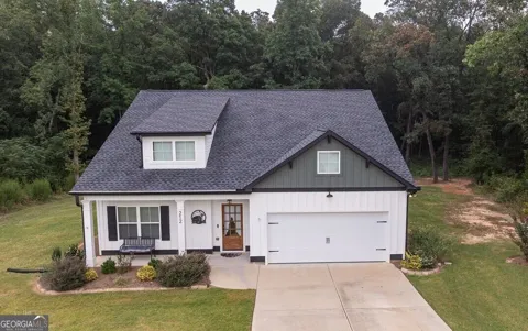 212 Live Oak LN
