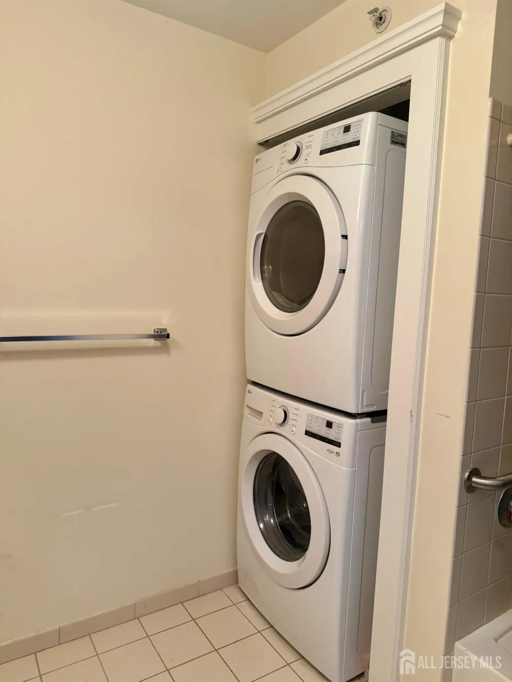 31 Liddle Avenue Edison, NJ 08837