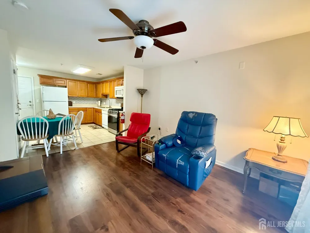 31 Liddle Avenue Edison, NJ 08837