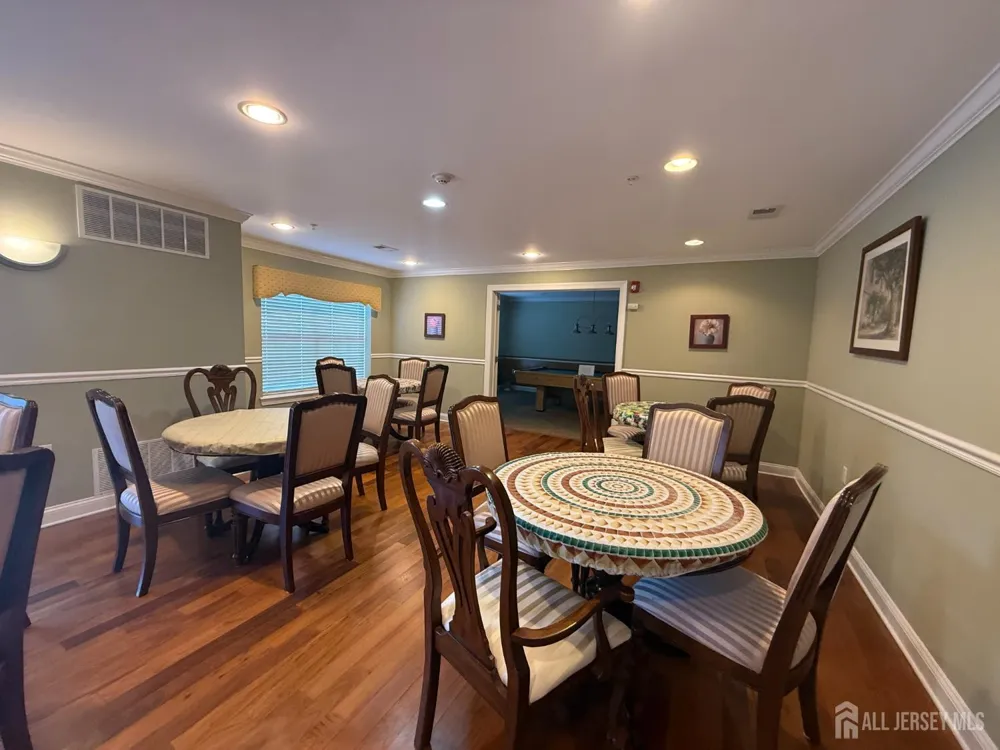 31 Liddle Avenue Edison, NJ 08837