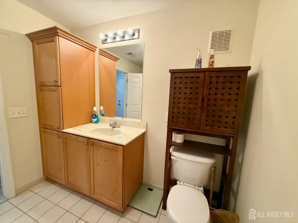 31 Liddle Avenue Edison, NJ 08837