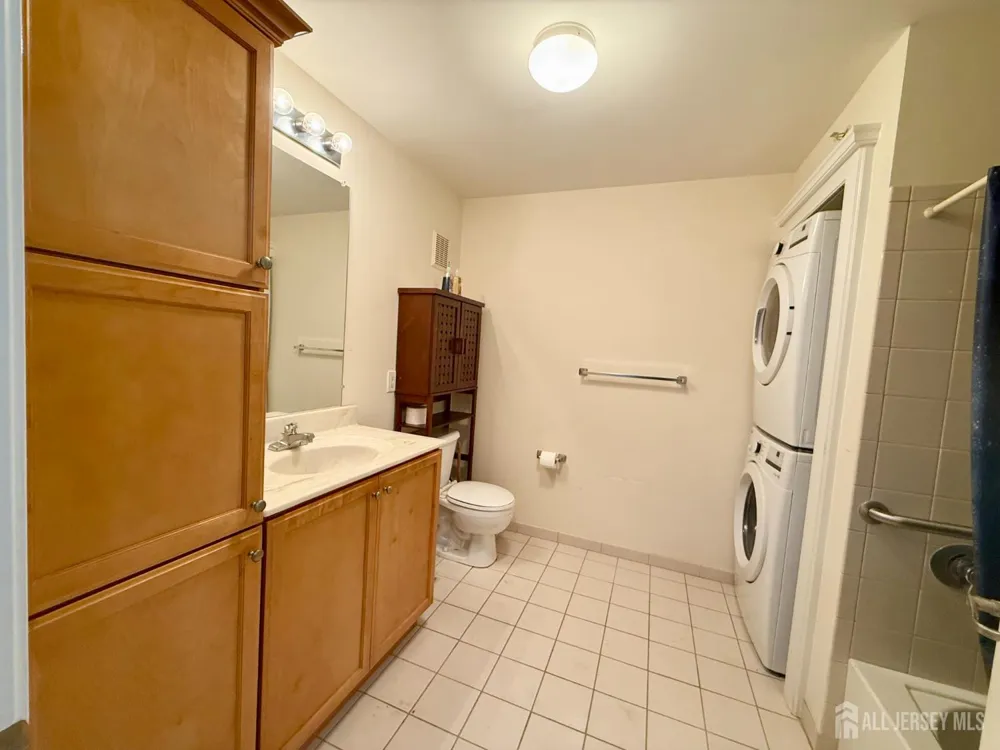 31 Liddle Avenue Edison, NJ 08837