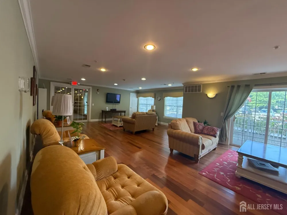 31 Liddle Avenue Edison, NJ 08837