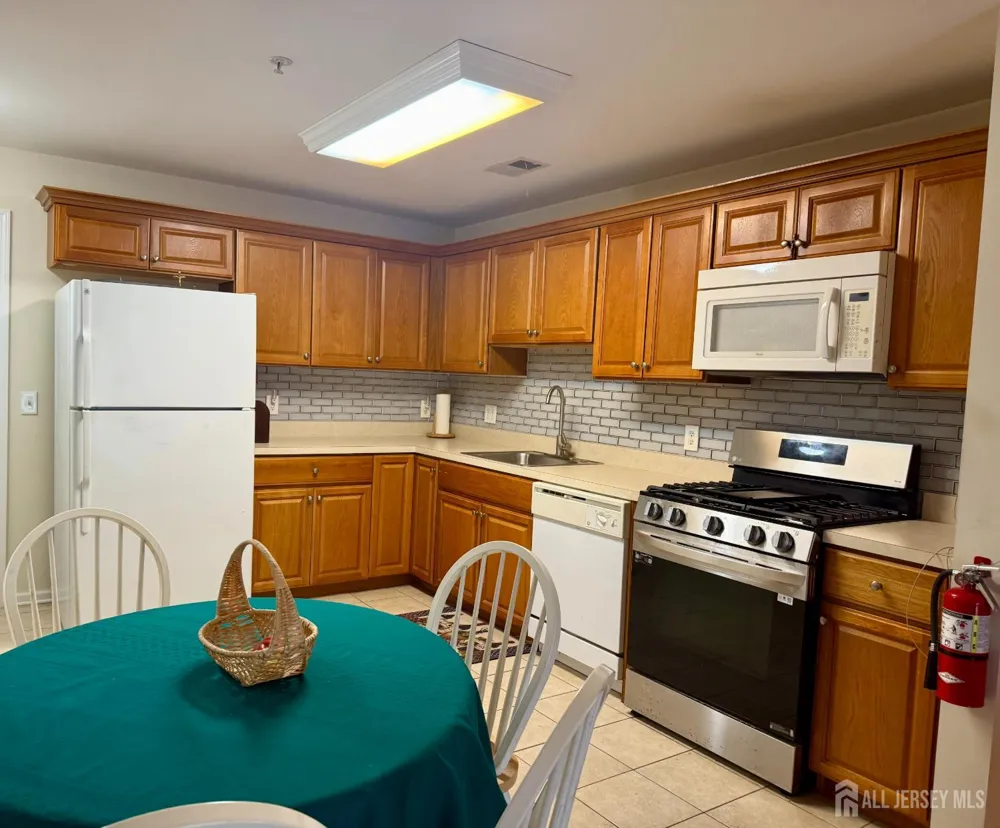 31 Liddle Avenue Edison, NJ 08837