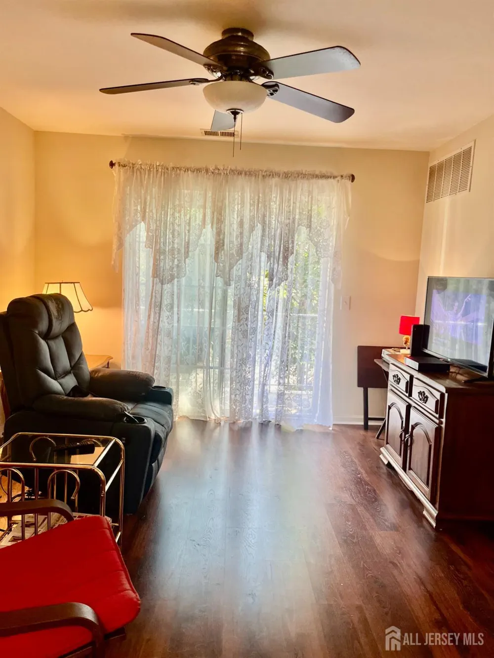 31 Liddle Avenue Edison, NJ 08837