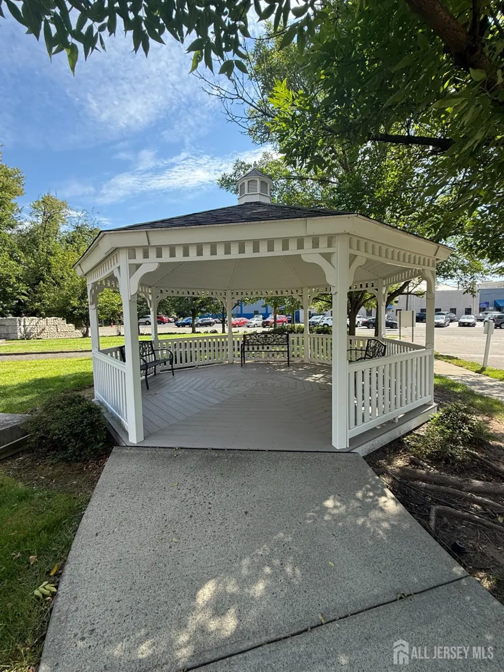 31 Liddle Avenue Edison, NJ 08837