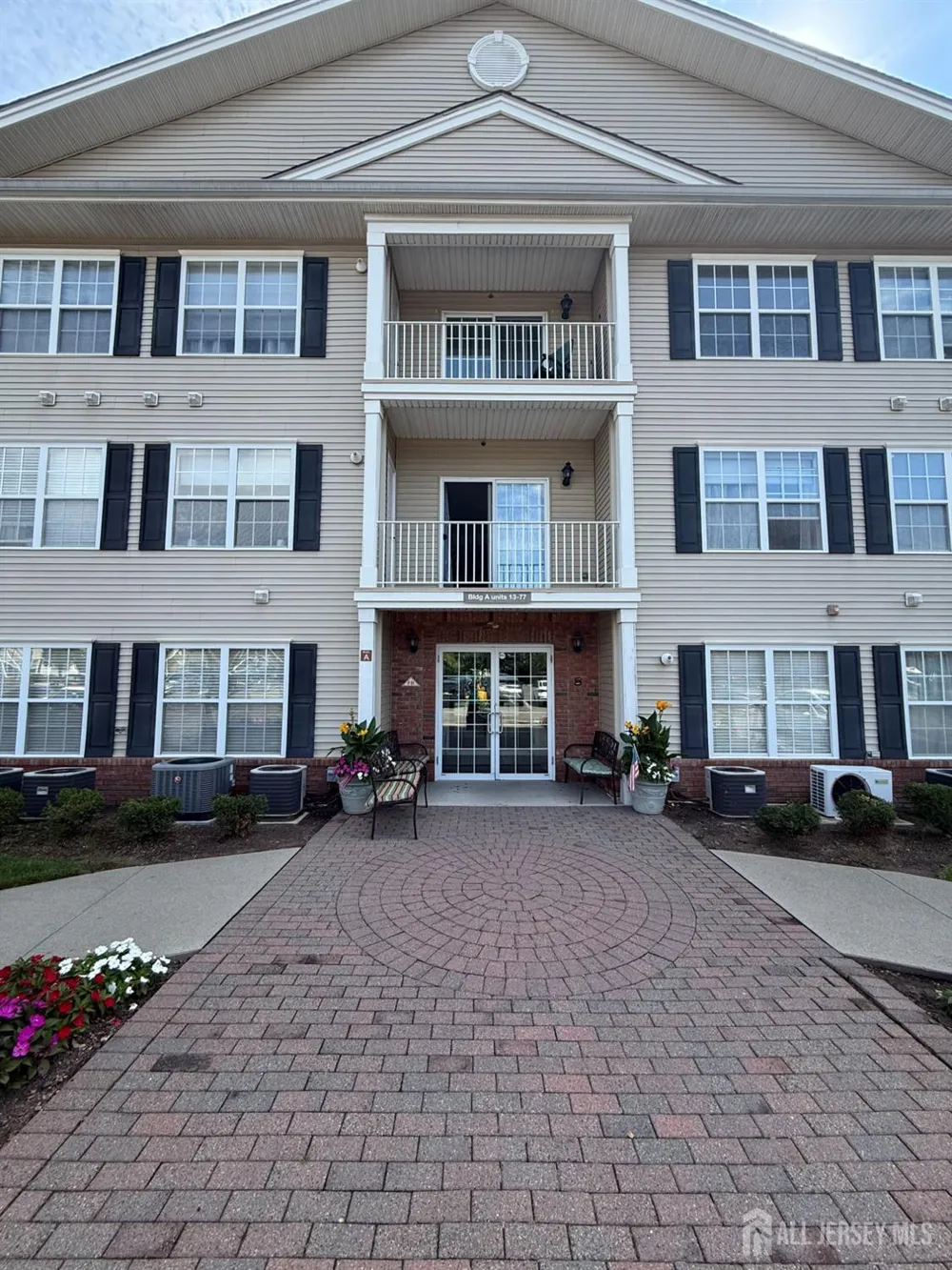 31 Liddle Avenue Edison, NJ 08837