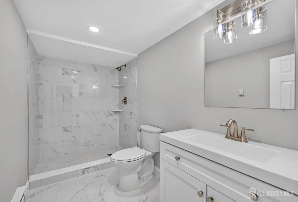 173 Howe Place Piscataway, NJ 08854