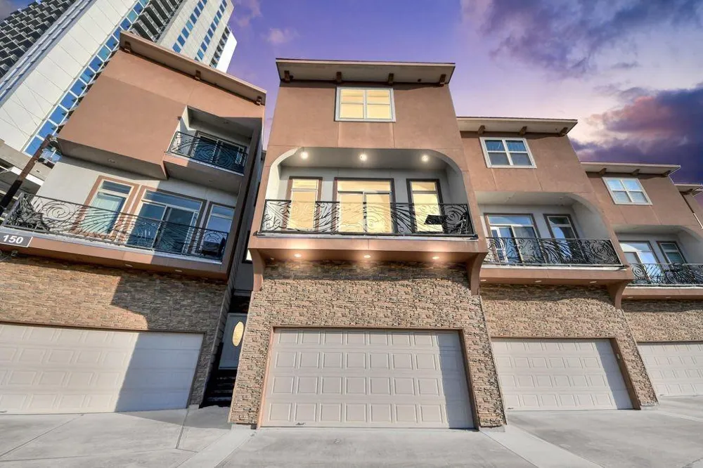 146 Carson Court Houston, TX 77004