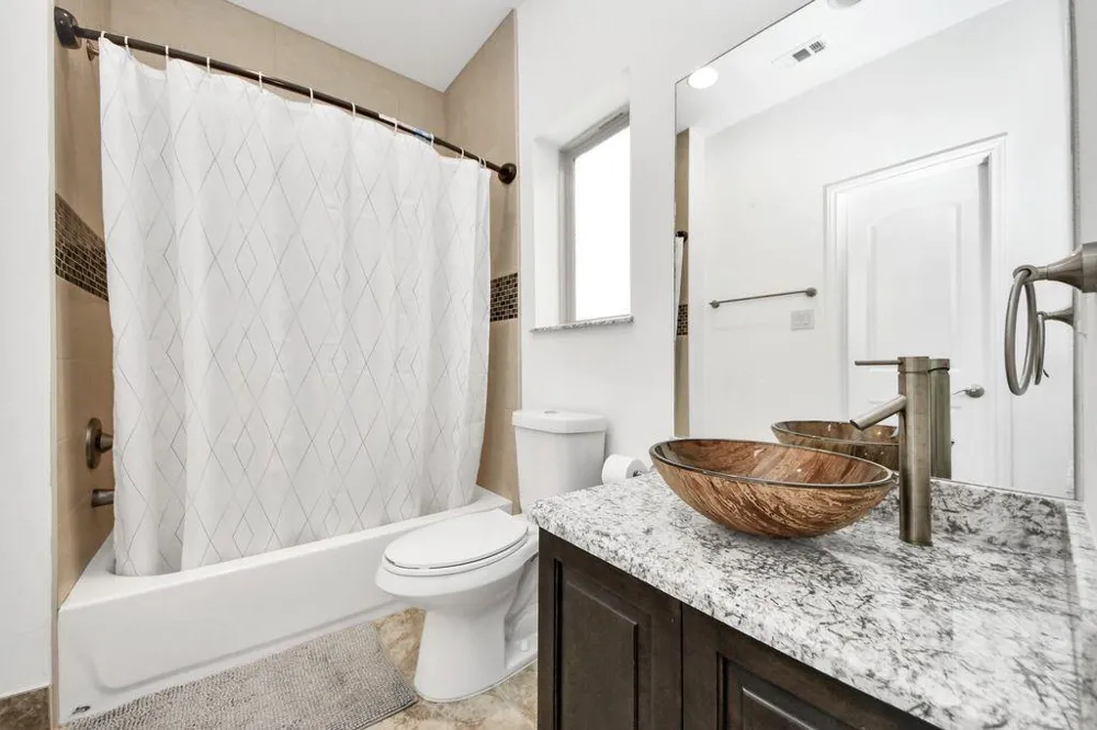 146 Carson Court Houston, TX 77004