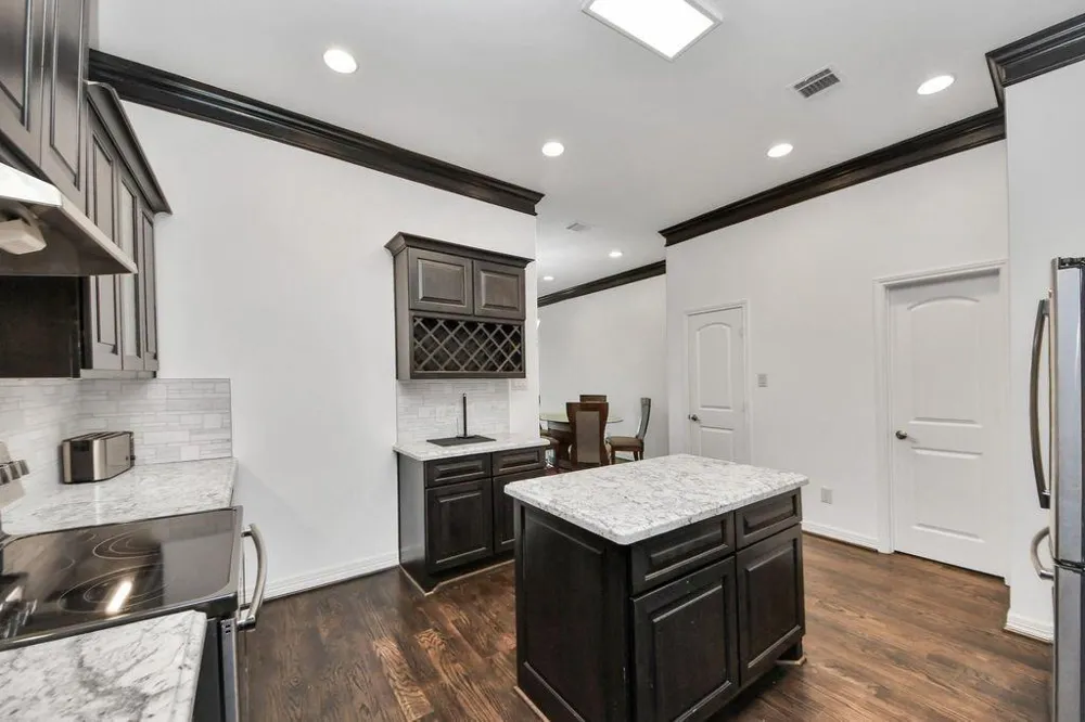 146 Carson Court Houston, TX 77004