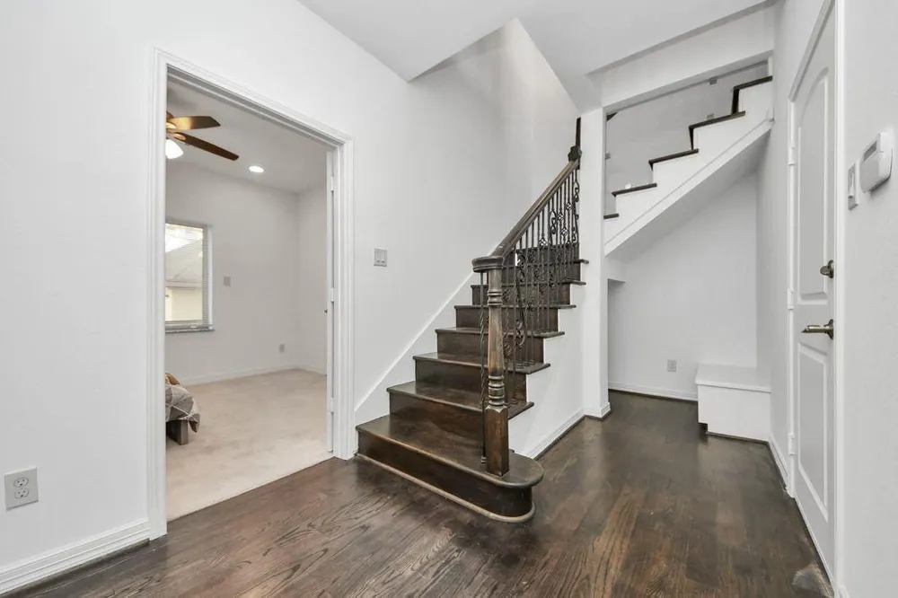 146 Carson Court Houston, TX 77004