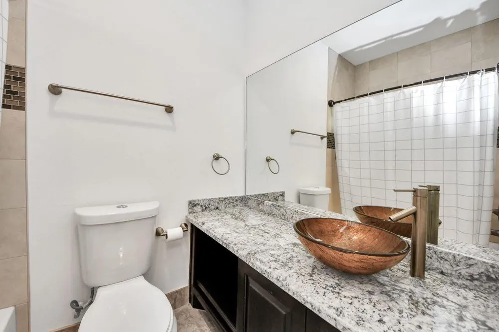 146 Carson Court Houston, TX 77004