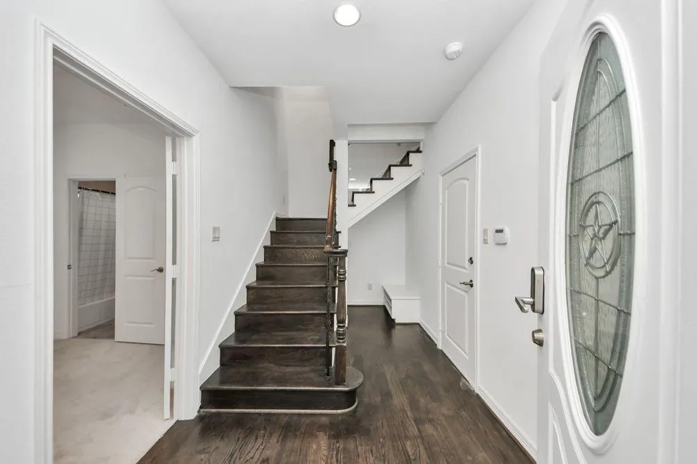 146 Carson Court Houston, TX 77004