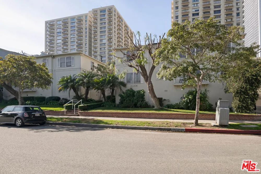 407 Shirley Place #3/4 Beverly Hills, CA 90212