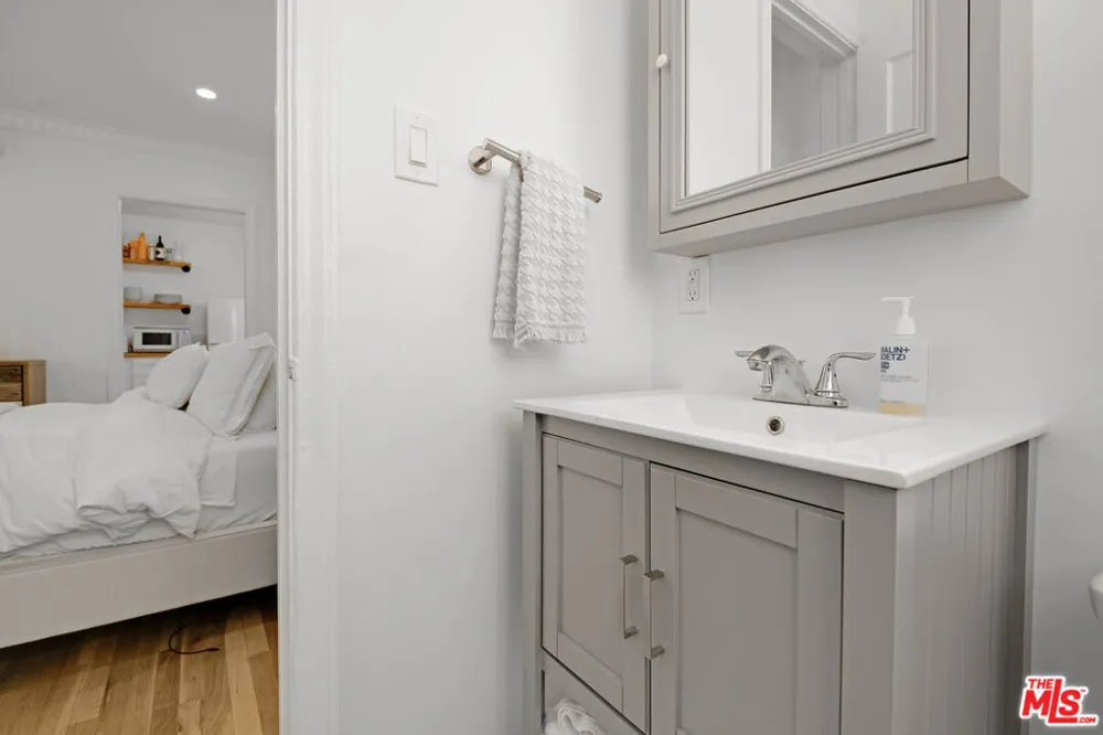 407 Shirley Place #3/4 Beverly Hills, CA 90212