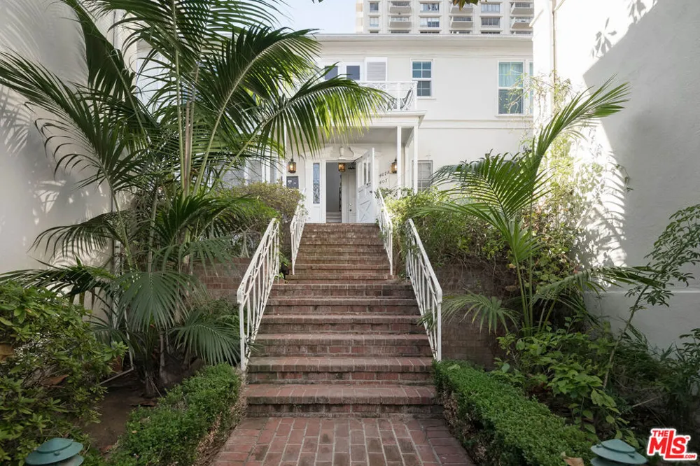 407 Shirley Place #3/4 Beverly Hills, CA 90212