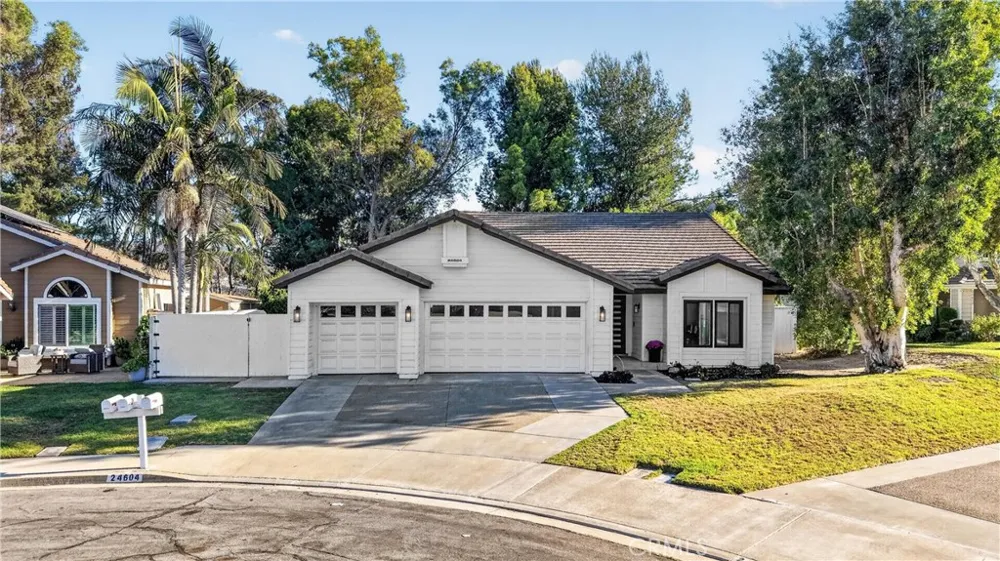 24604 Via Vallarta Yorba Linda, CA 92887