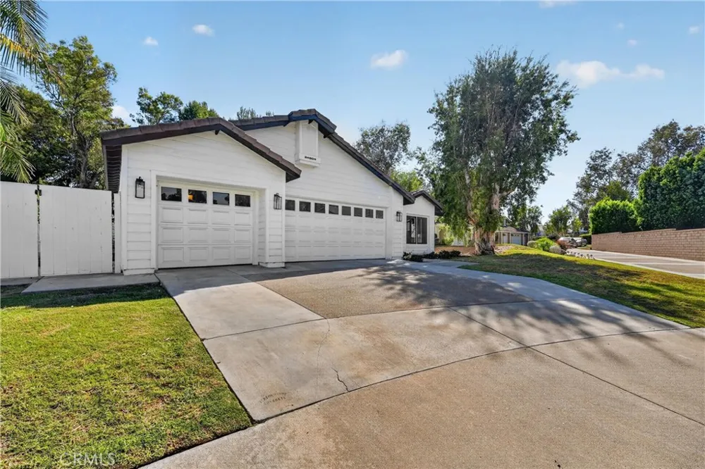 24604 Via Vallarta Yorba Linda, CA 92887