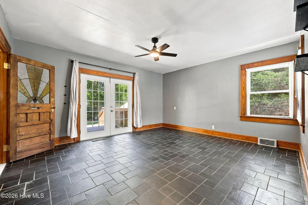 2503 E 5th Street Greenville, NC 27858
