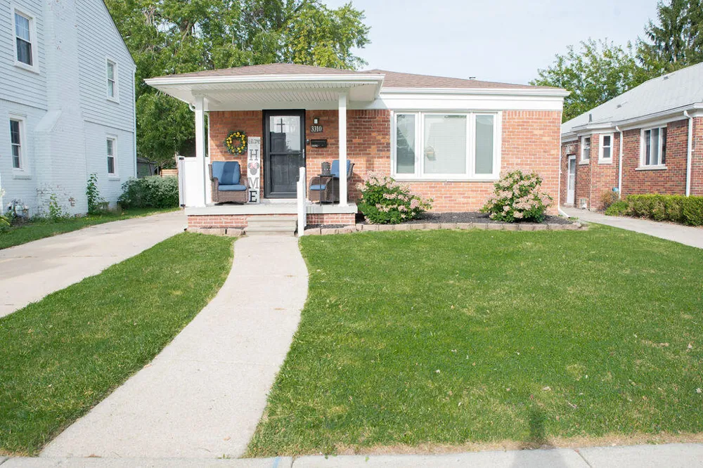 3310 Birchwood Street Trenton, MI 48183
