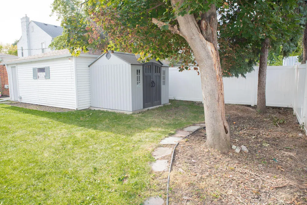 3310 Birchwood Street Trenton, MI 48183