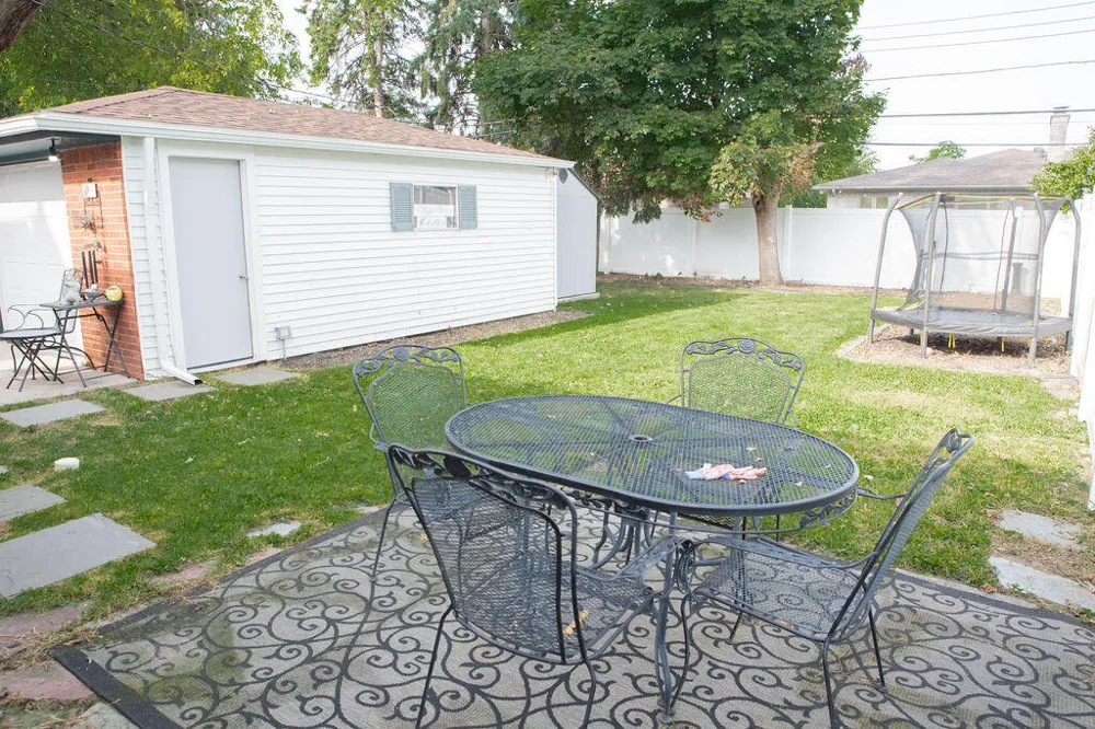 3310 Birchwood Street Trenton, MI 48183