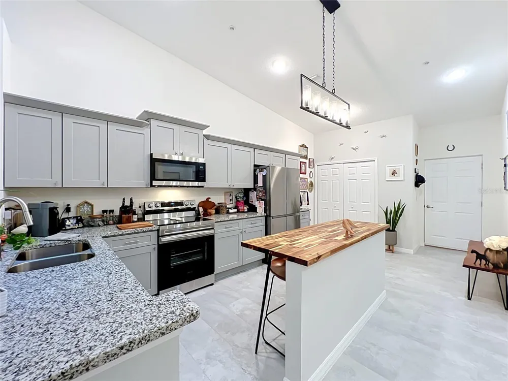 1415 OAK PLACE #D Apopka, FL 32712